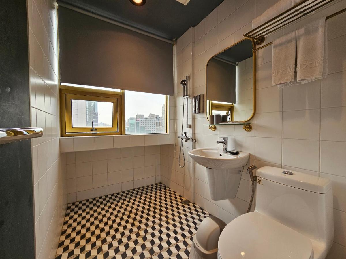Modern Inn Тайчжун Екстер'єр фото